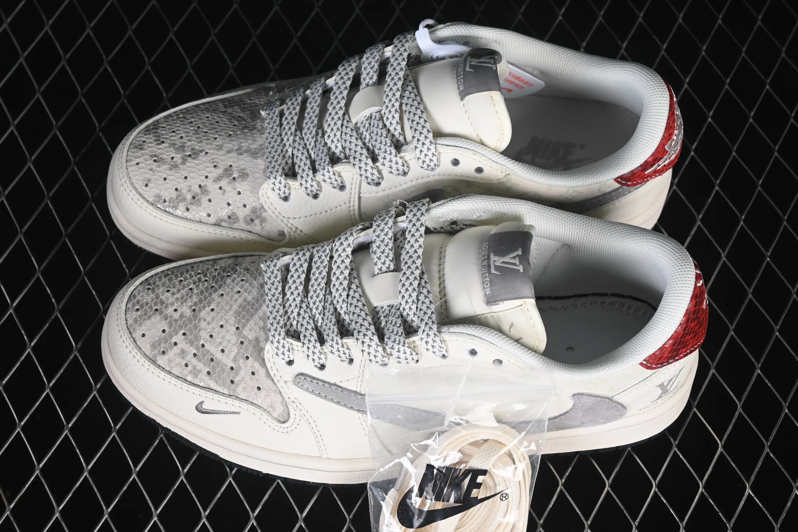 All categories Air Jordan Jordan series basketball shoes Air Jordan 1 Low high-end customized low-top sneakers Travis Scott x Fragment Design x Air Jordan 1 Low OG SP AJ1 Joe 1 joint printed beige gray red low-top cultural casual sneakers QW5088-209
